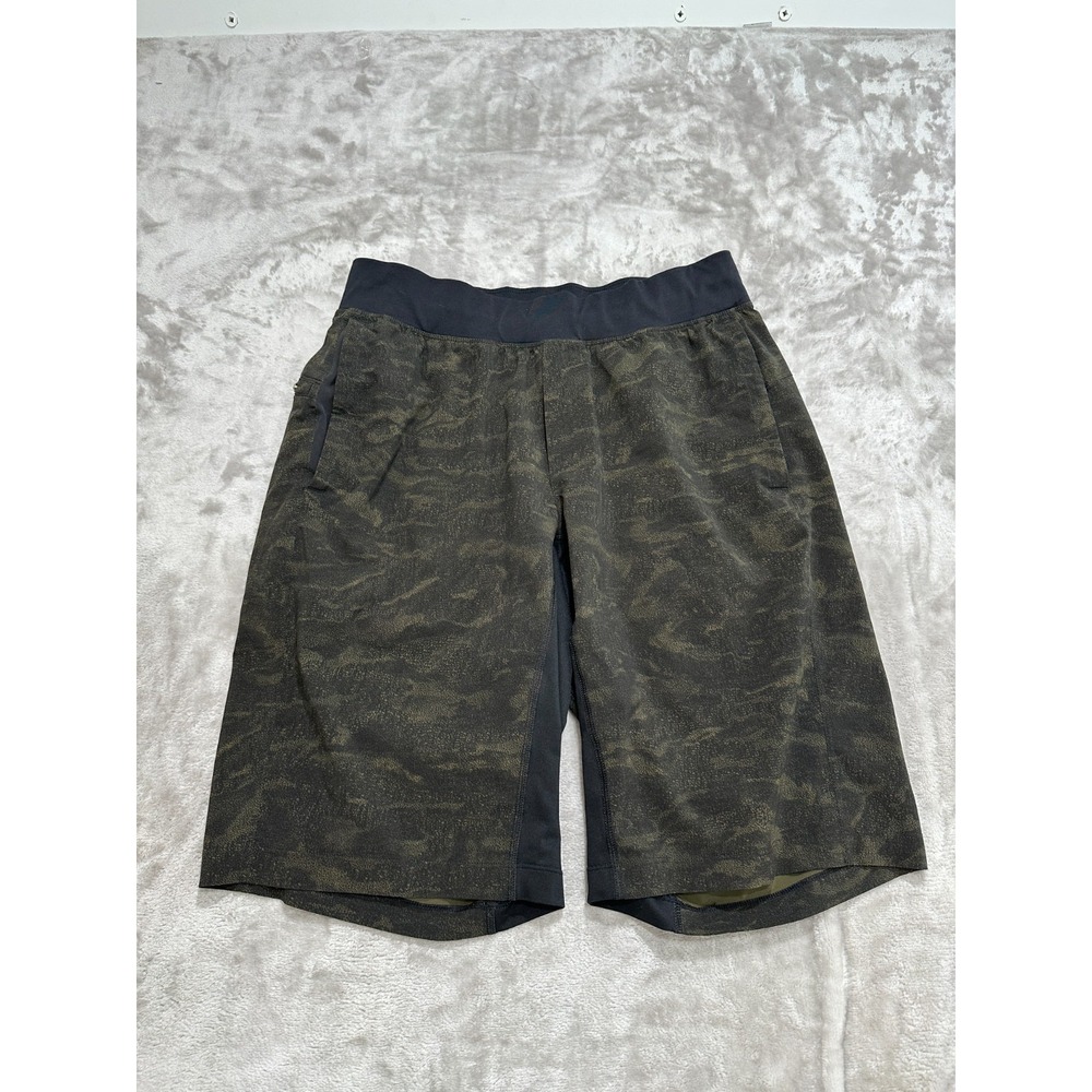 Lululemon T.H.E. Camo Shorts Mens Size Medium Green Athletic Stretch EUC